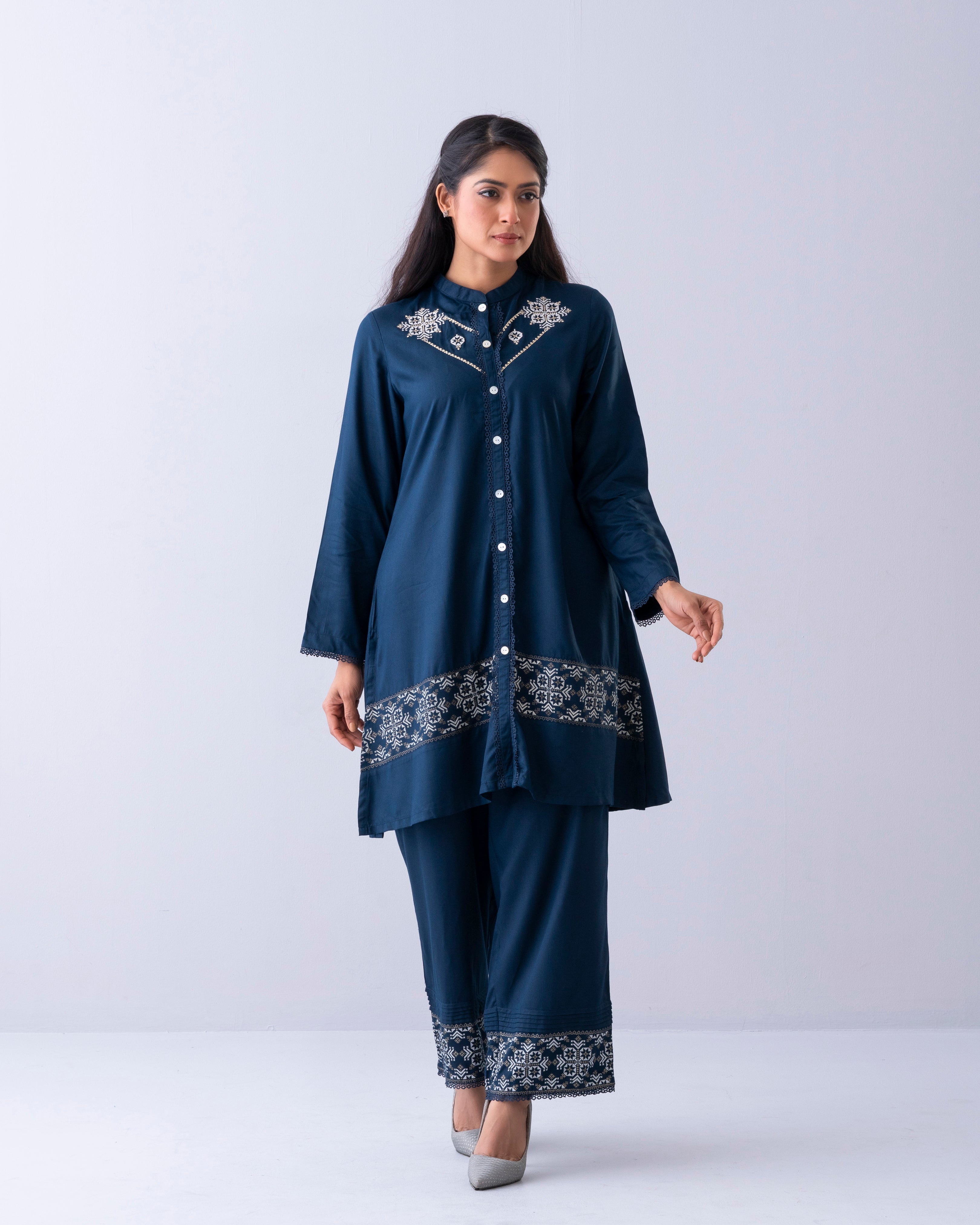 Relaxed Fit Embroidered Ethnic Kurti