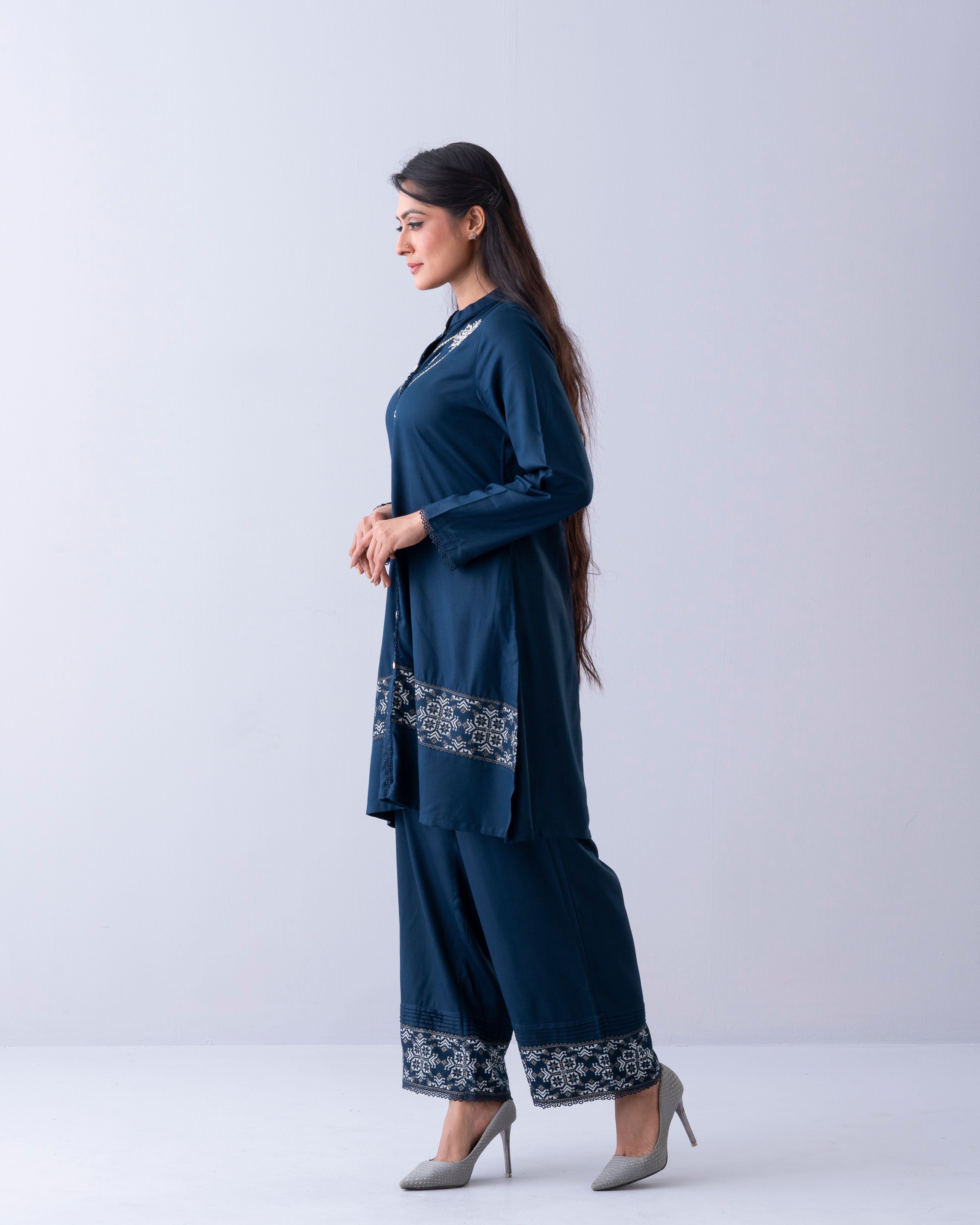Relaxed Fit Embroidered Ethnic Kurti