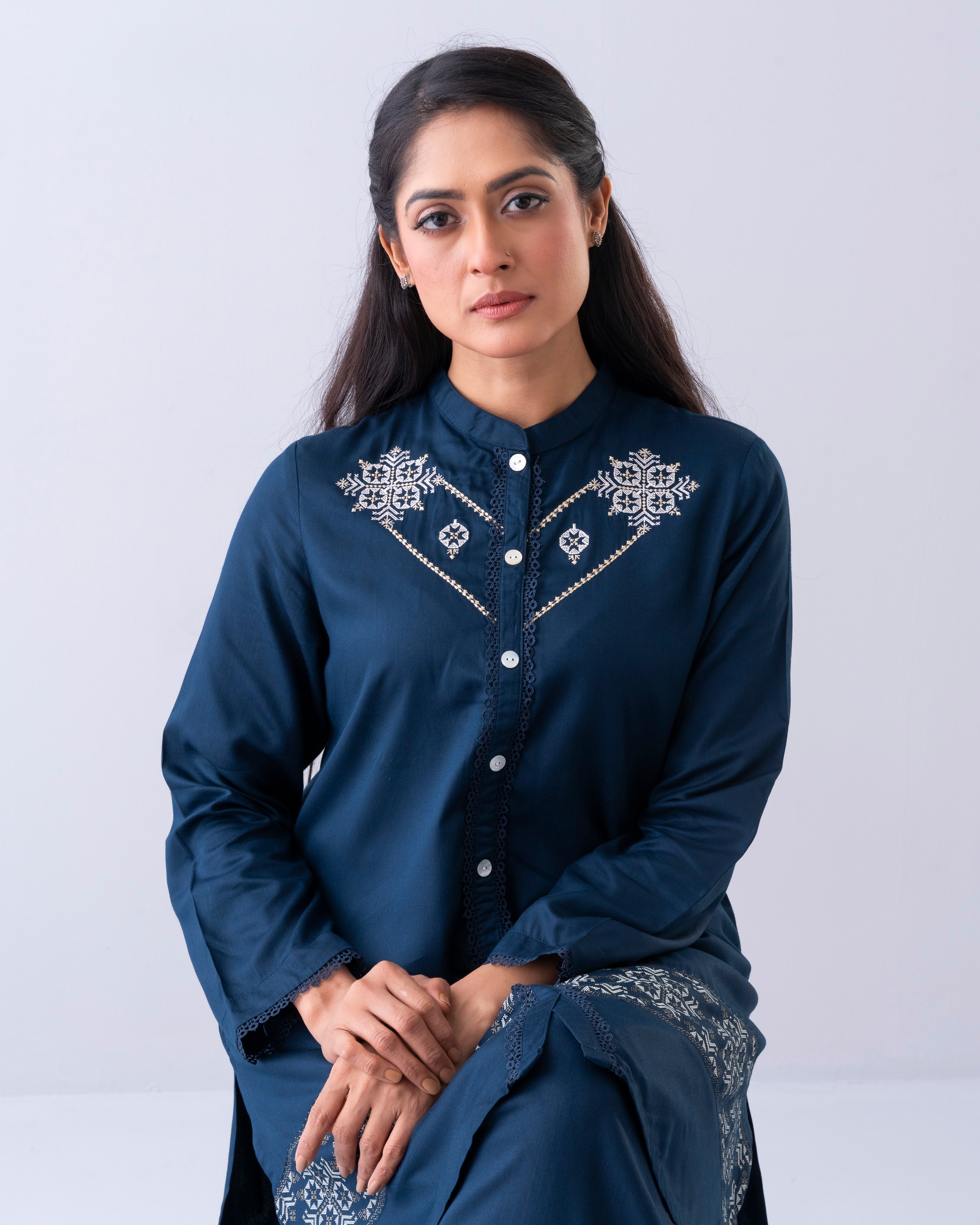 Relaxed Fit Embroidered Ethnic Kurti