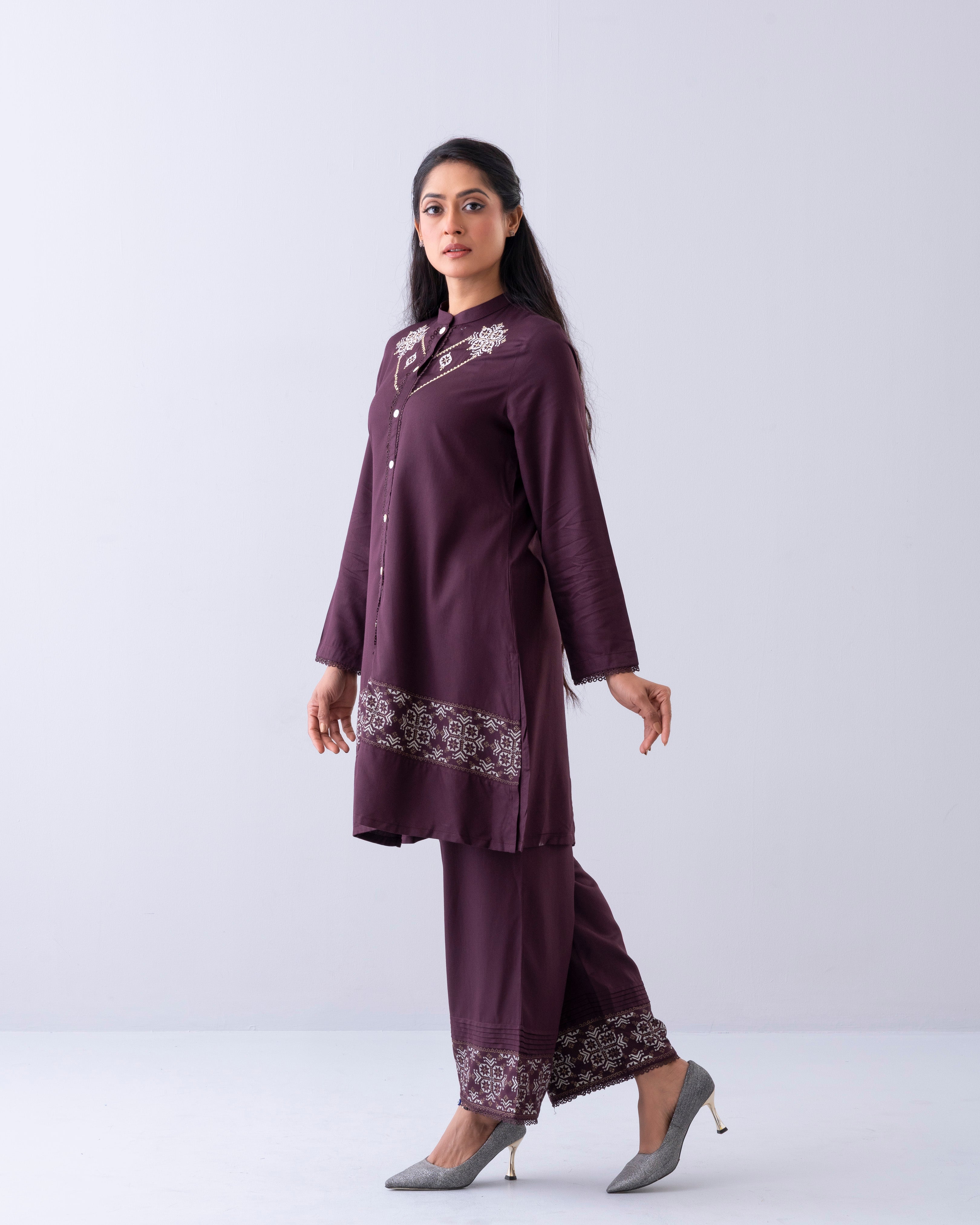 Relaxed Fit Embroidered Ethnic Kurti
