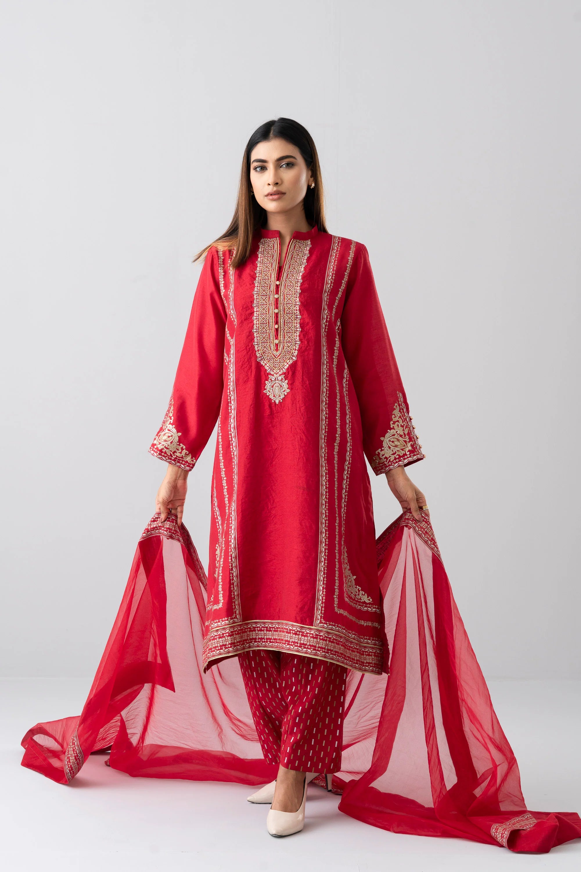 Relaxed Fit Embroidered Three-Piece Ethnic Set with Organza Dupatta