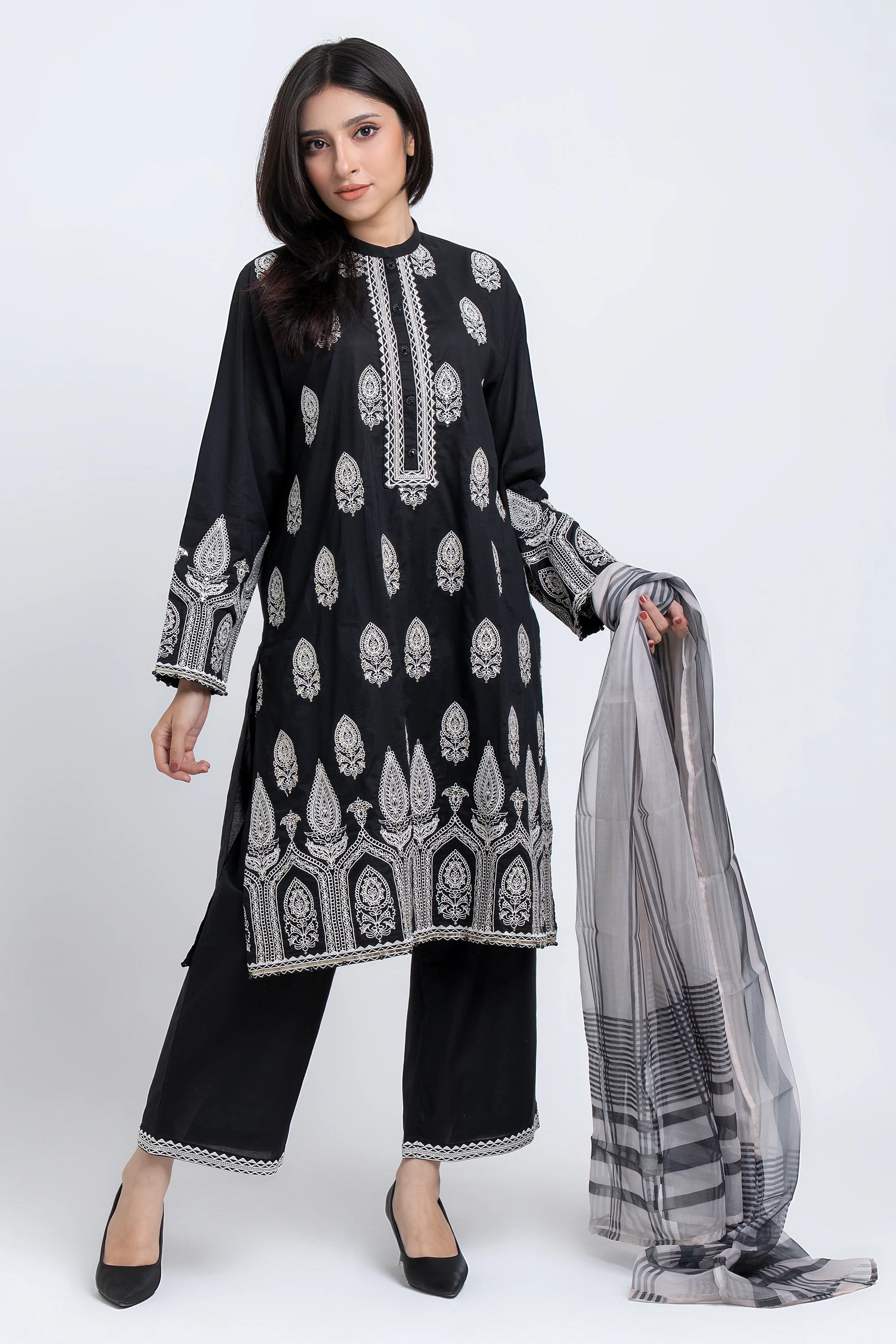 Relaxed Fit Embroidered Three-Piece Lawn