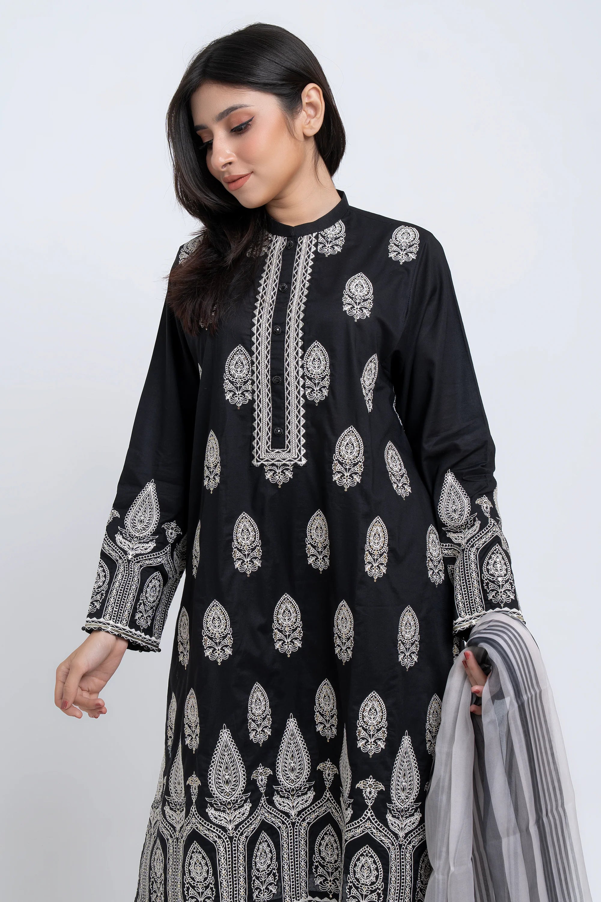 Relaxed Fit Embroidered Three-Piece Lawn