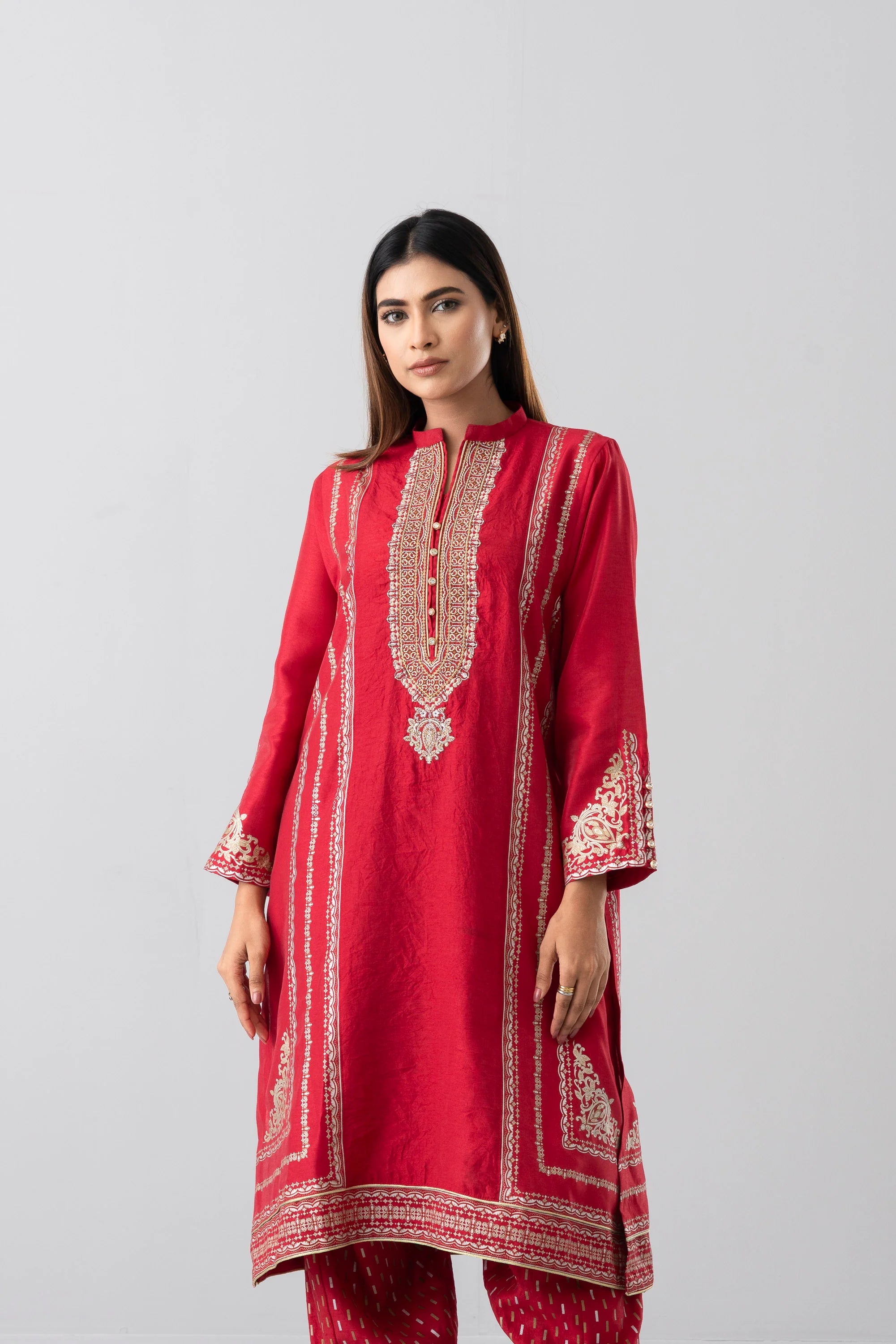 Relaxed Fit Embroidered Three-Piece Ethnic Set with Organza Dupatta
