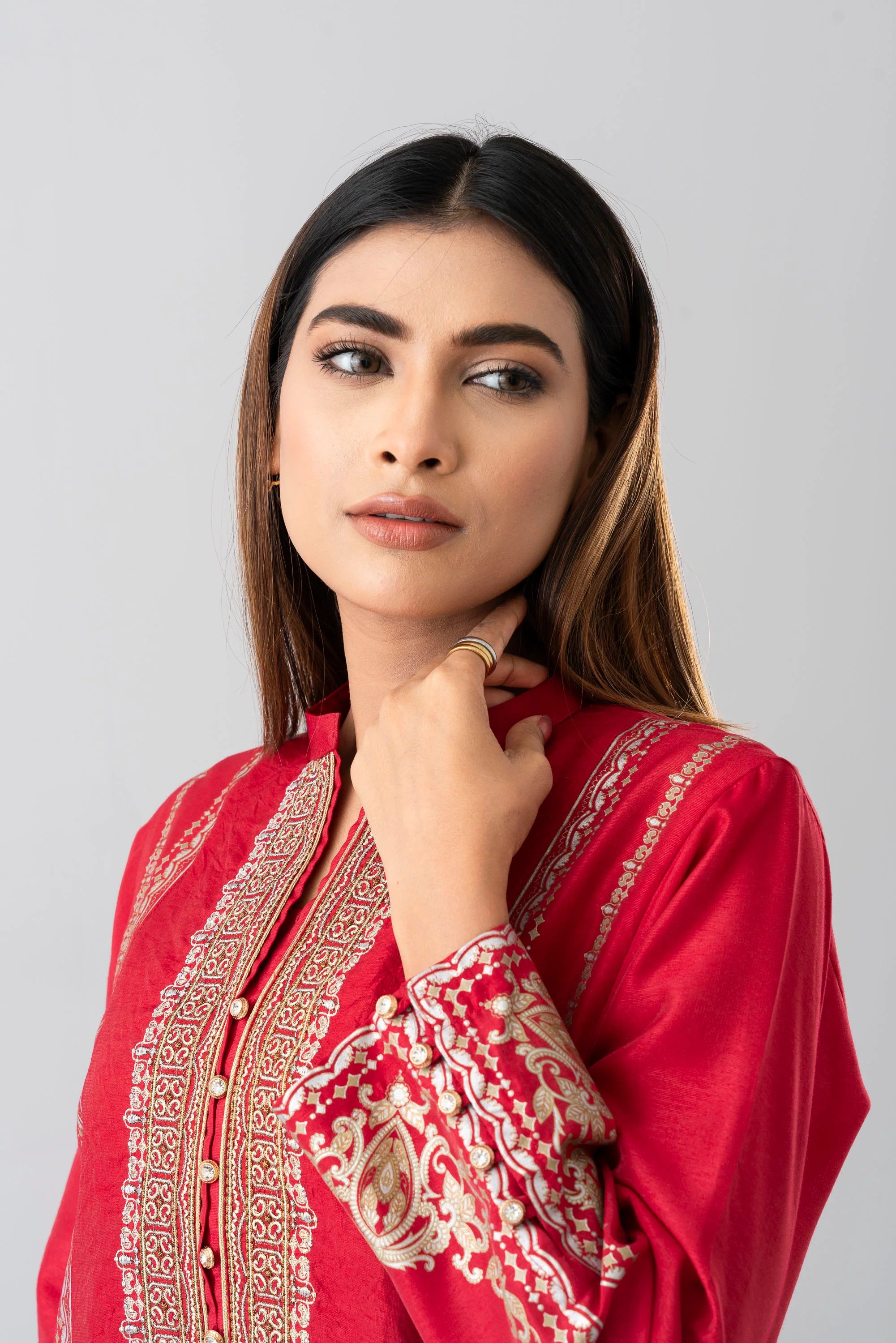 Relaxed Fit Embroidered Three-Piece Ethnic Set with Organza Dupatta