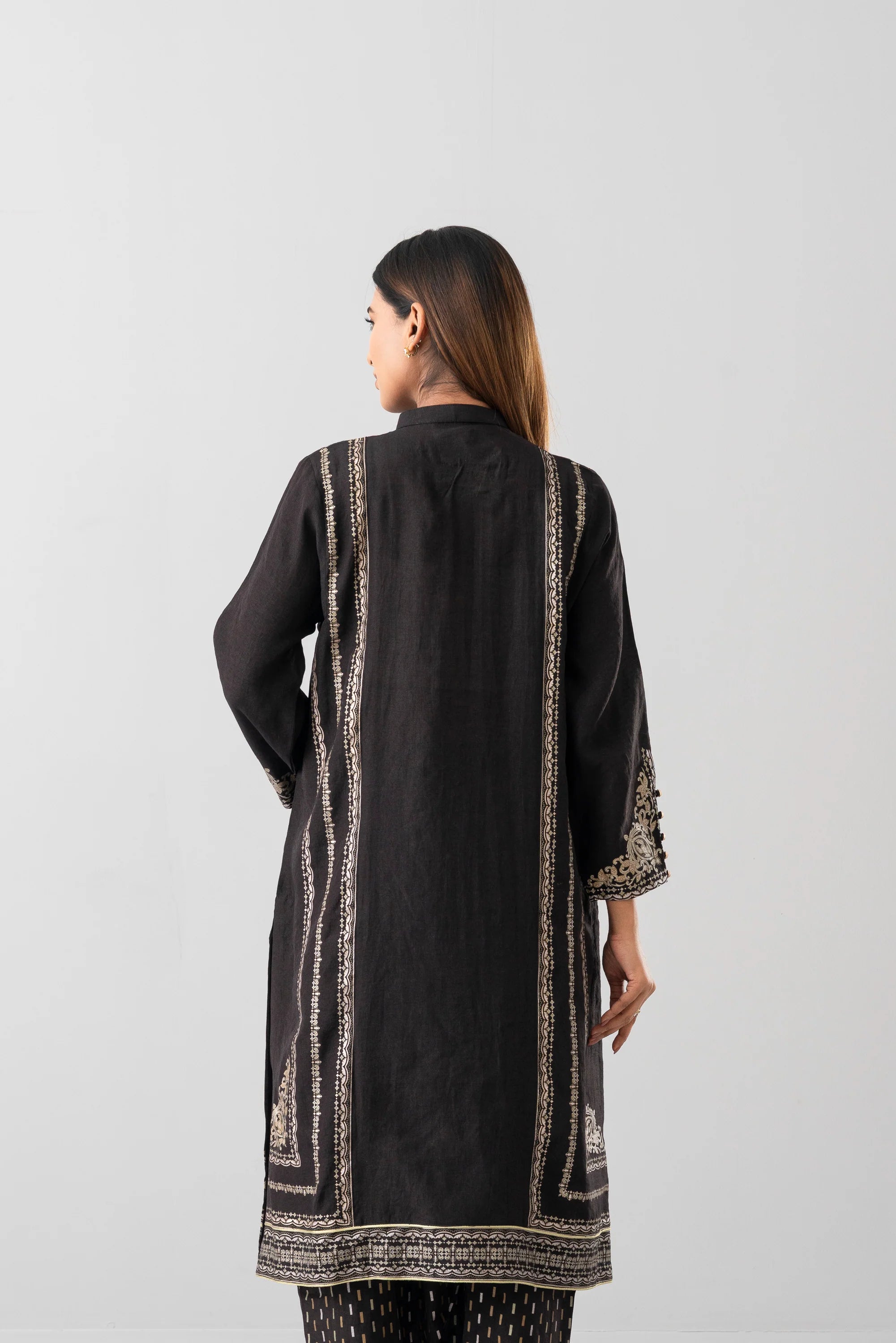 Relaxed Fit Embroidered Three-Piece Ethnic Set with Organza Dupatta