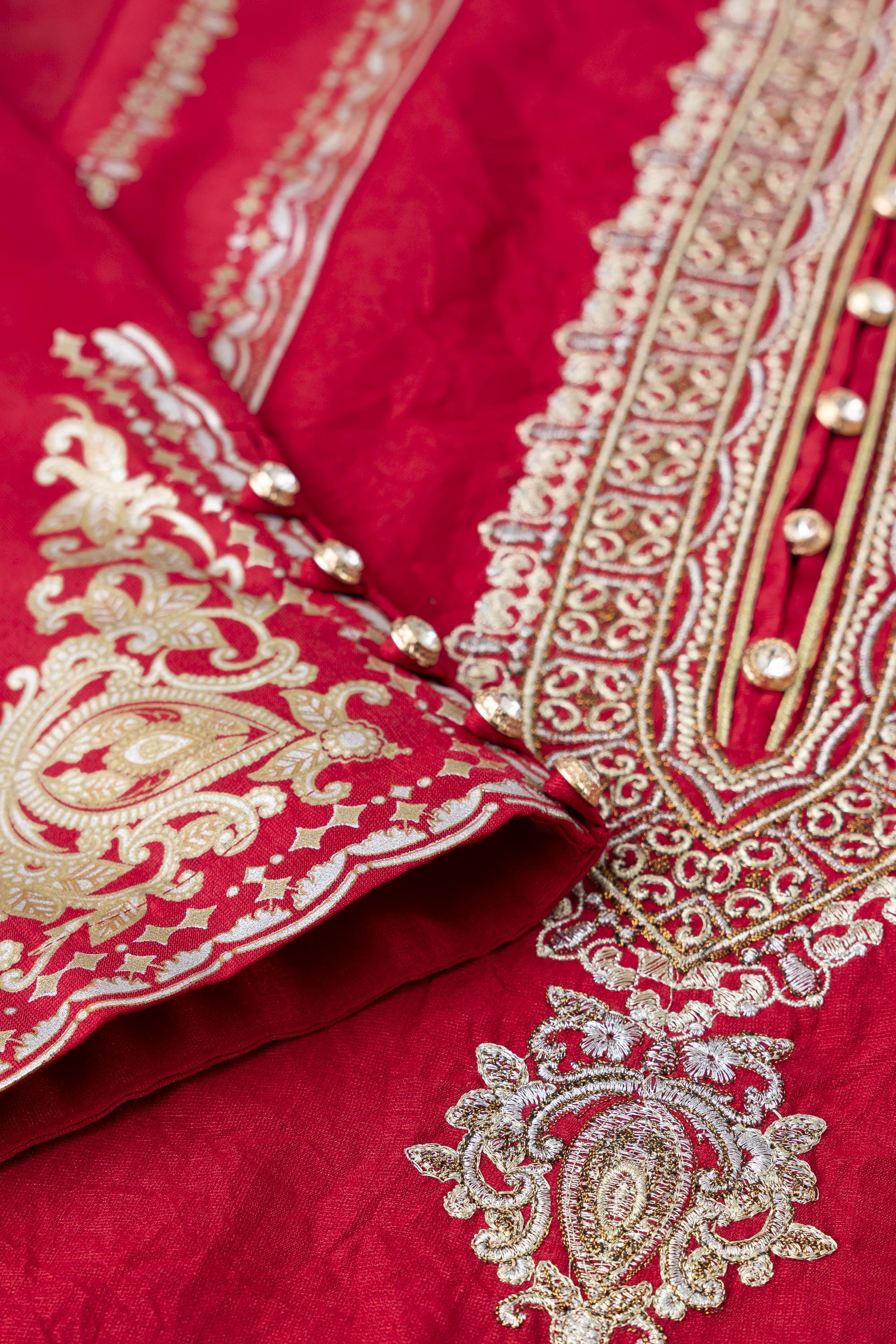Relaxed Fit Embroidered Three-Piece Ethnic Set with Organza Dupatta
