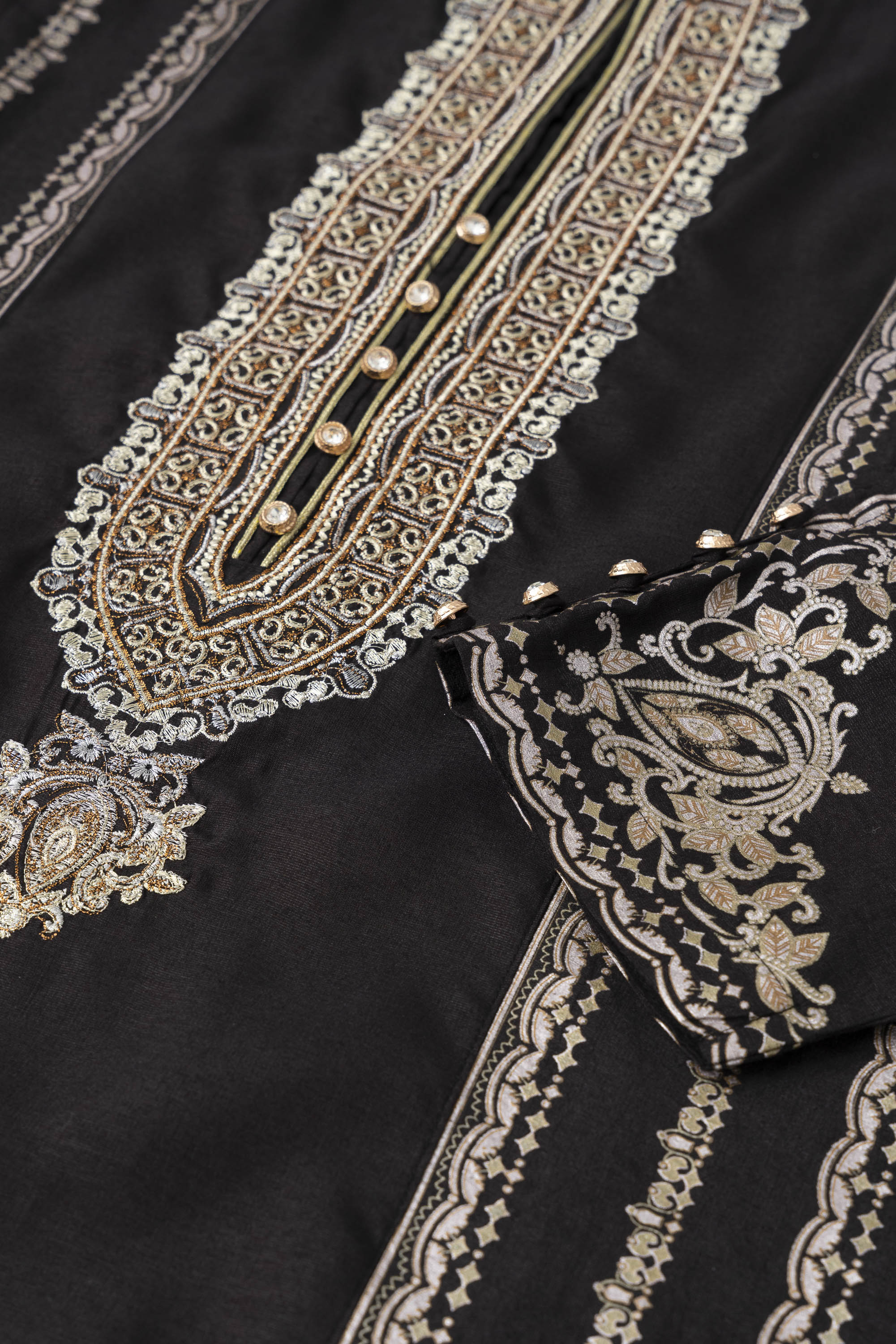 Relaxed Fit Embroidered Three-Piece Ethnic Set with Organza Dupatta