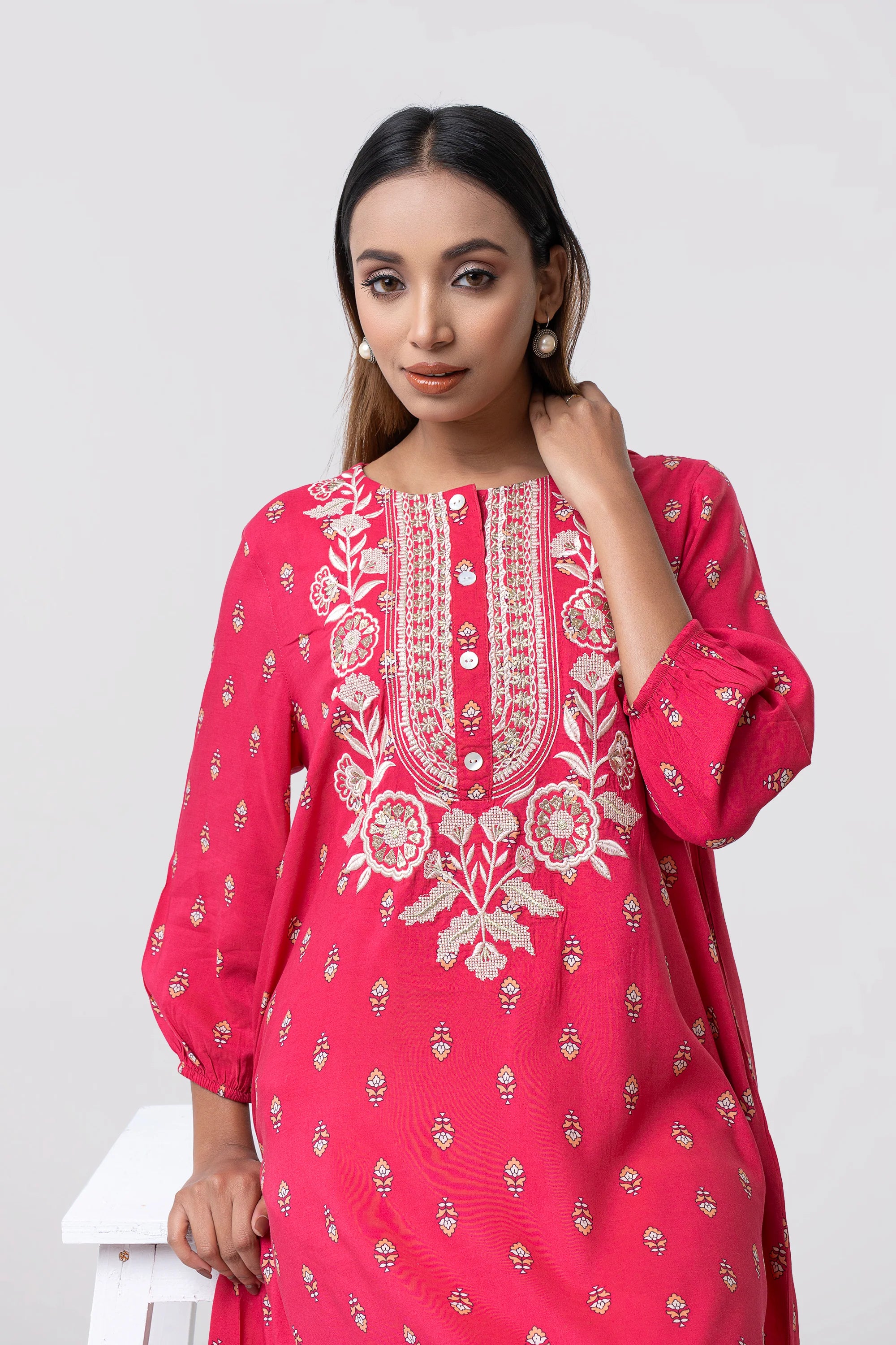 Smart Fit Embroidered Viscose Ethnic Kurti