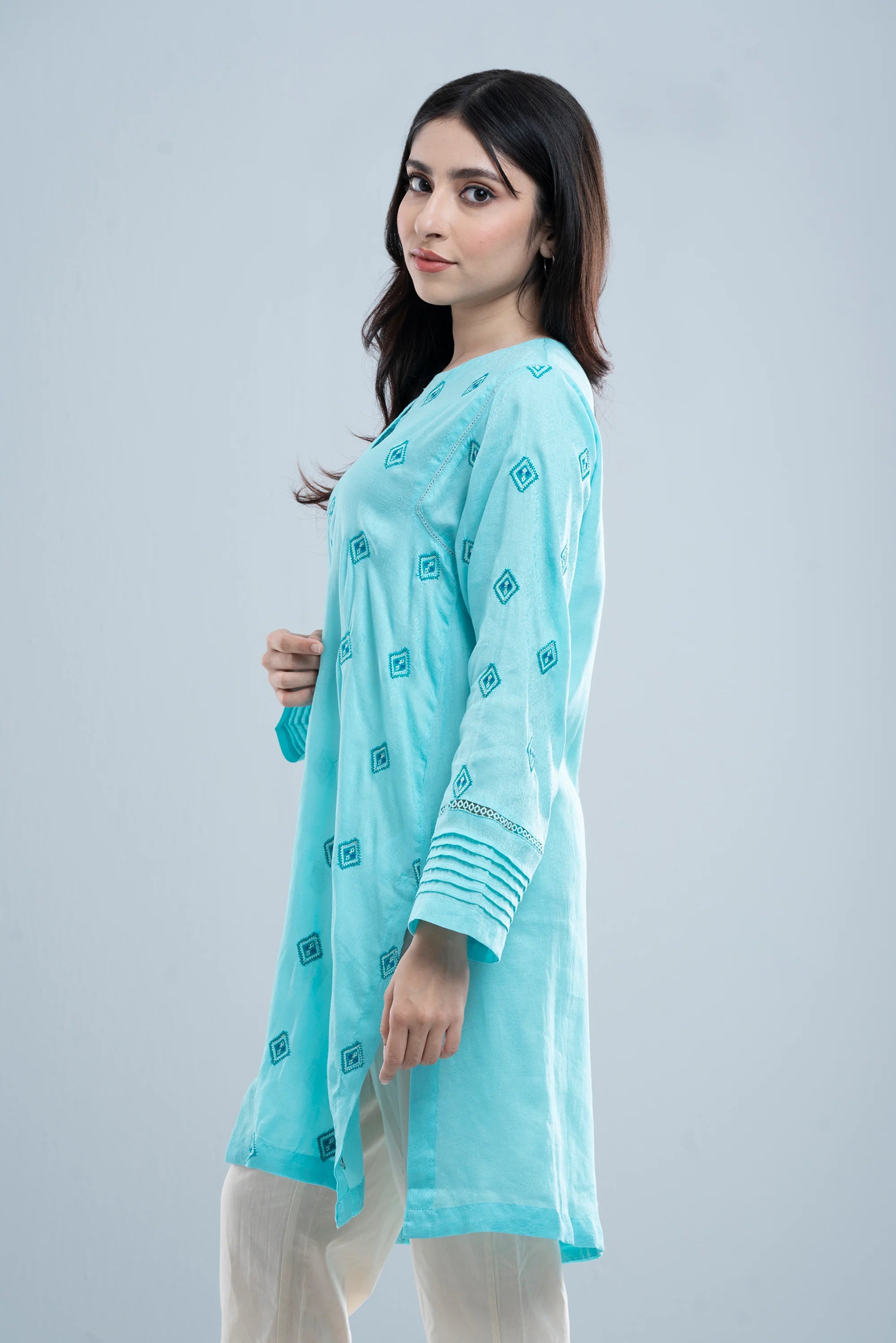 Relaxed Fit Embroidered Lawn Kurta