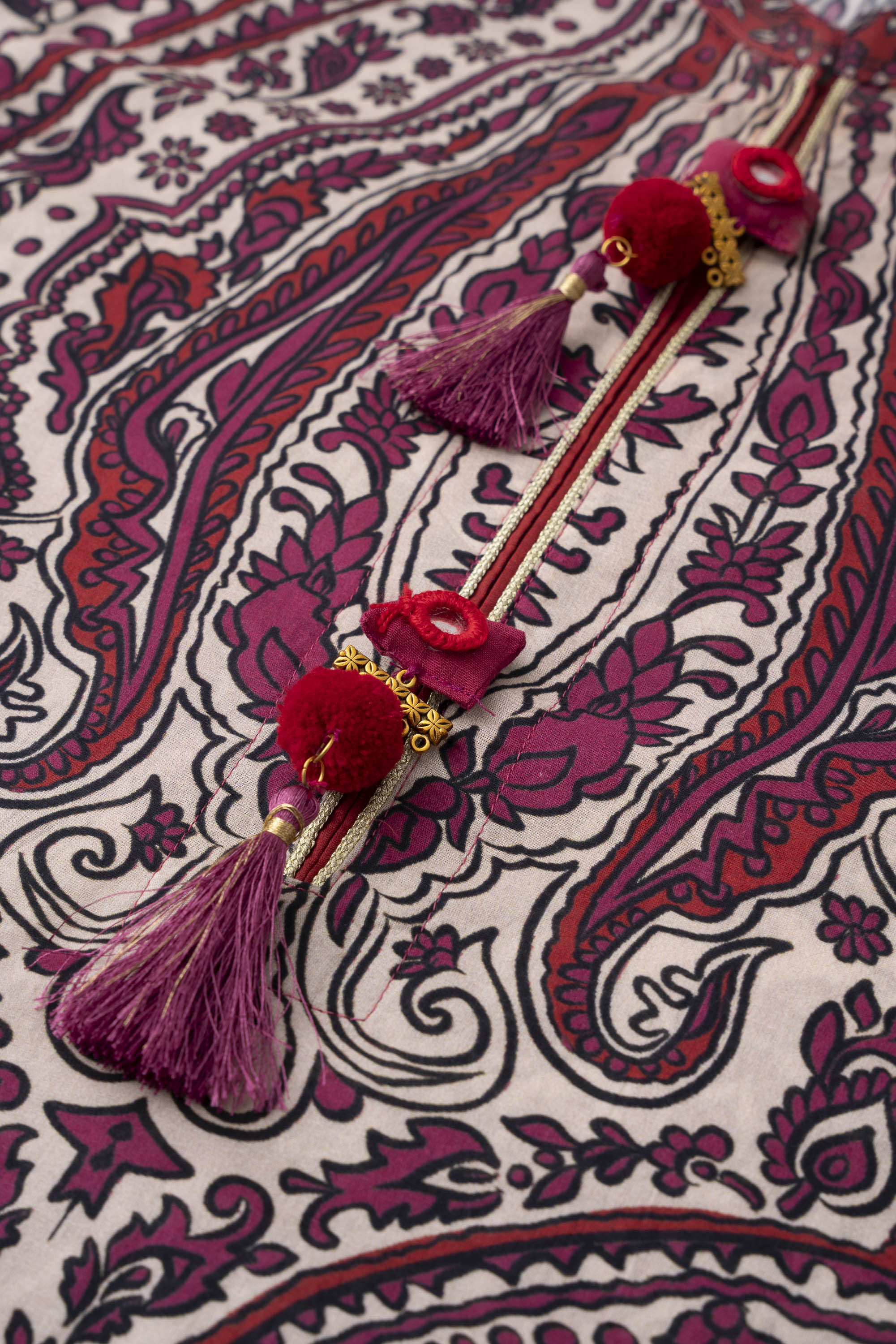 Relaxed Fit Embellished Lawn Kurta
