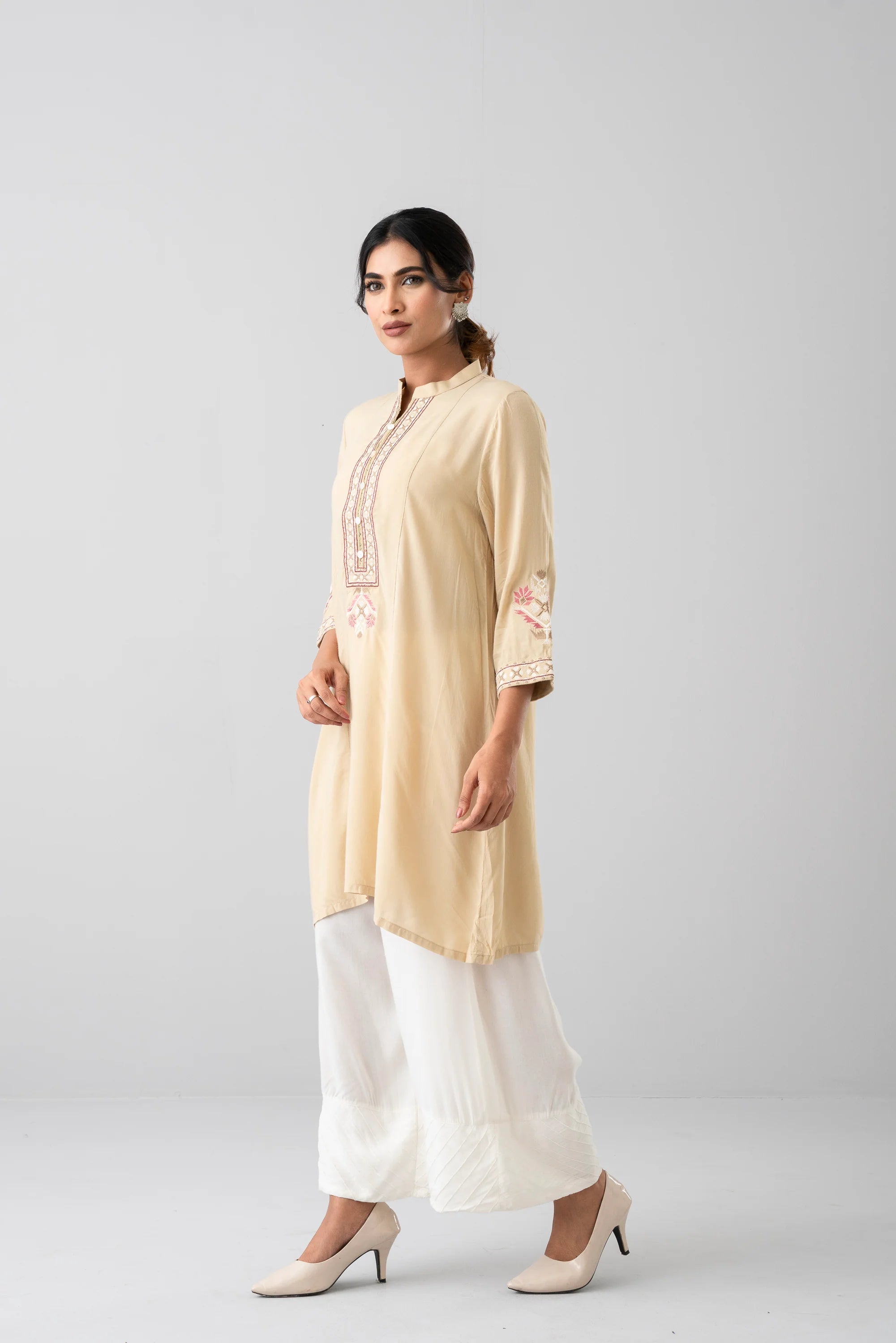 Smart Fit Embroidered Viscose Ethnic Kurti