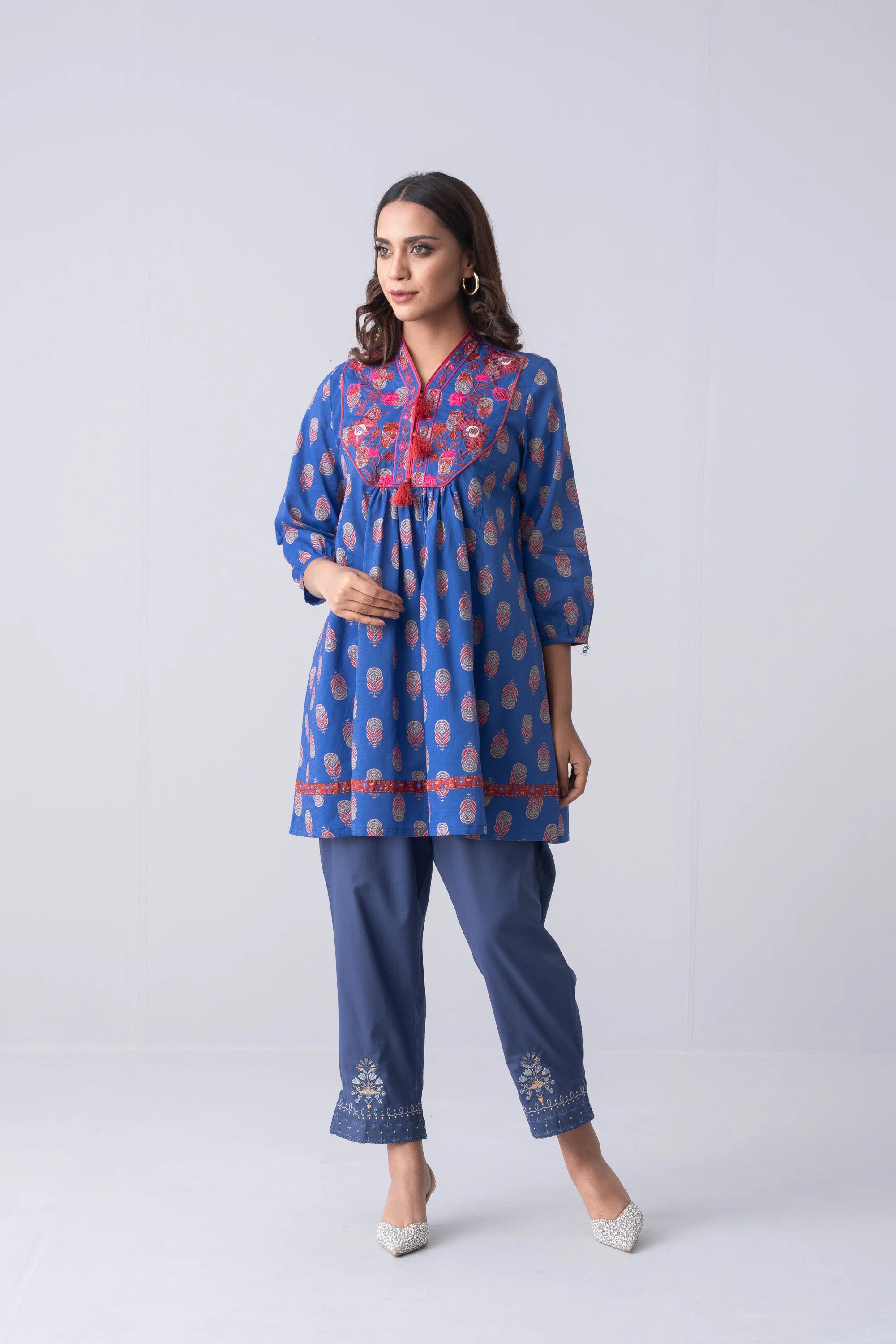 Short-Length Embroidered Relaxed Fit Ethnic Kurti