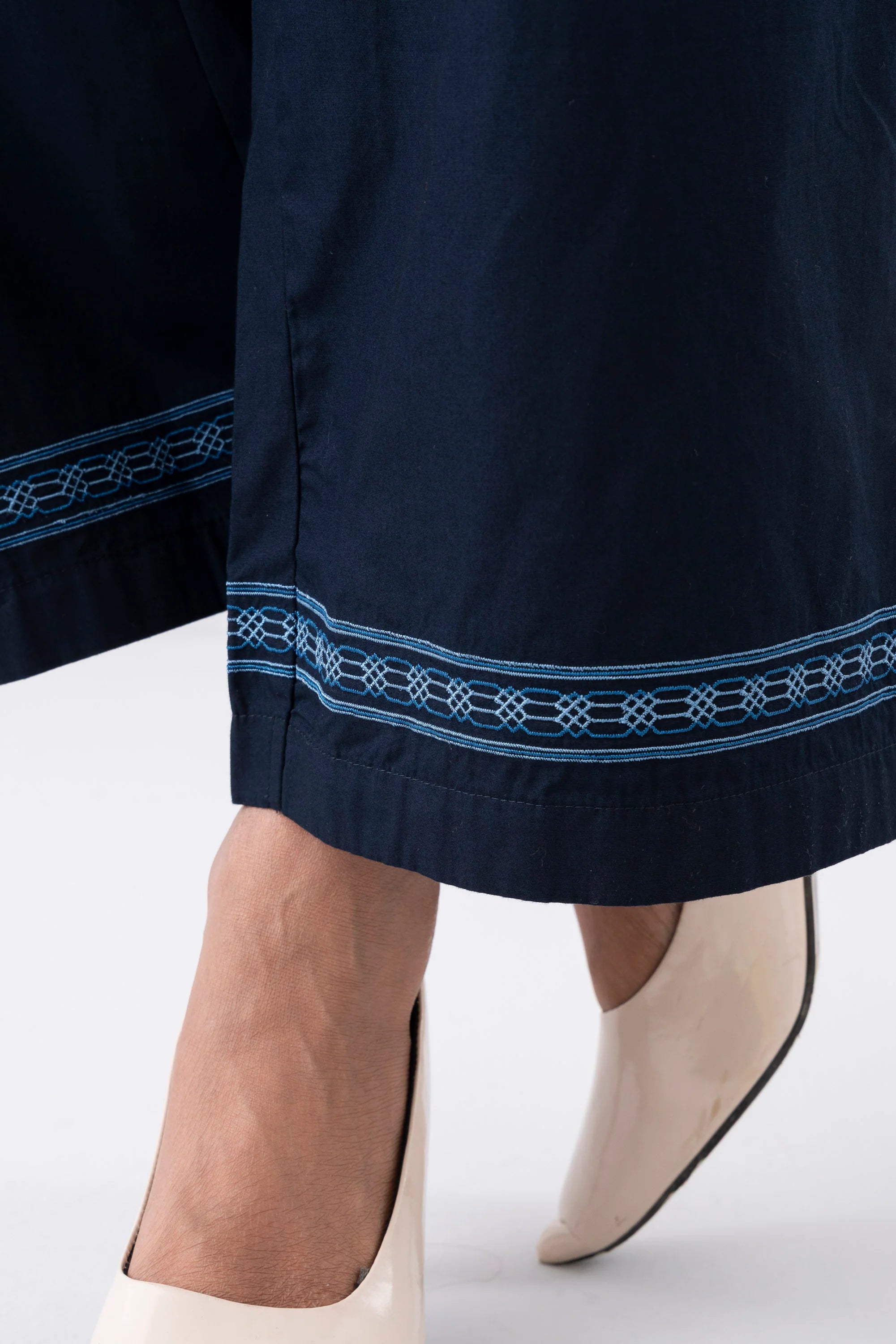 Straight-Cut Embroidered Pants - Mystika