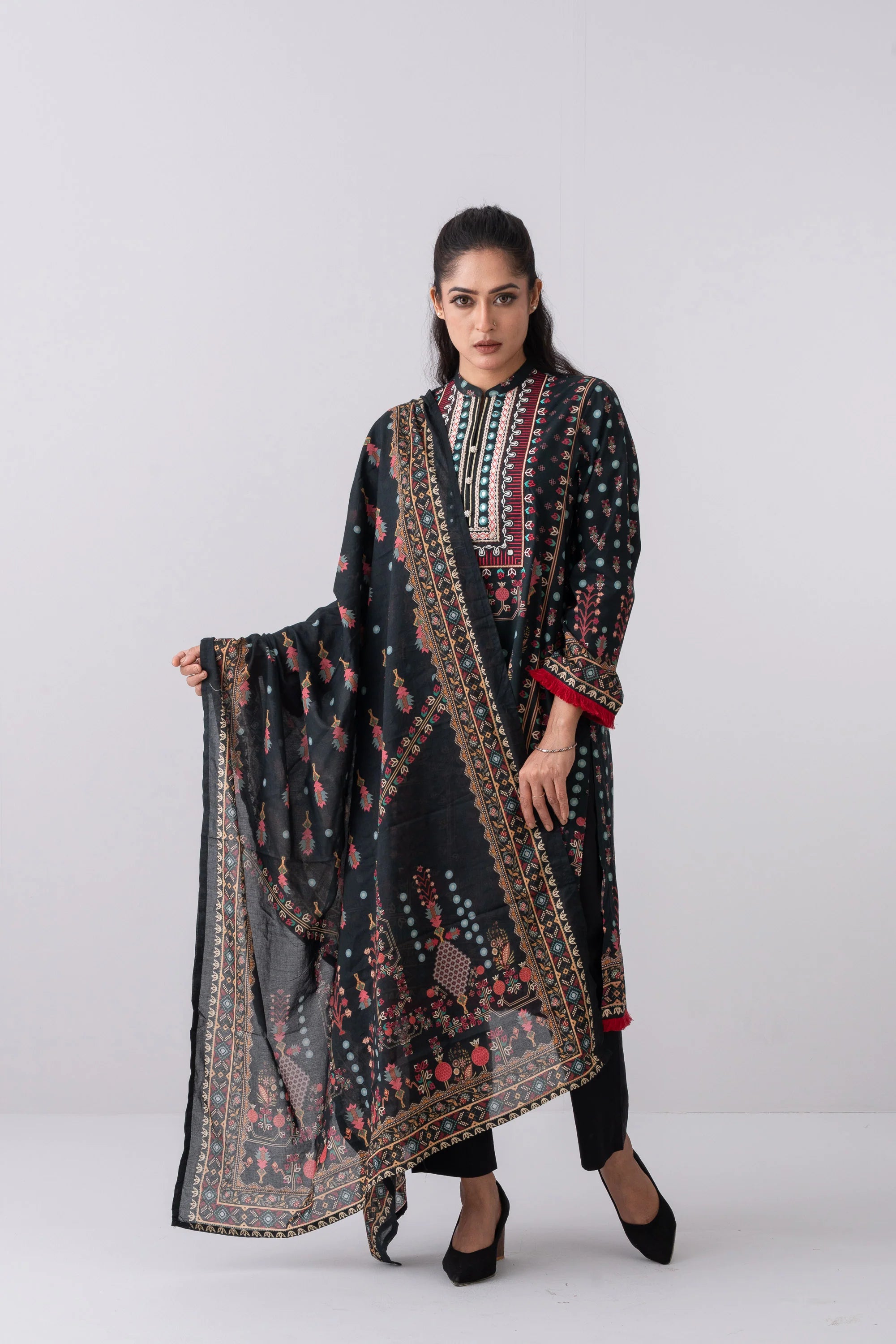 Relaxed Fit Digital Printed Two-Piece Lawn Kameez Suit