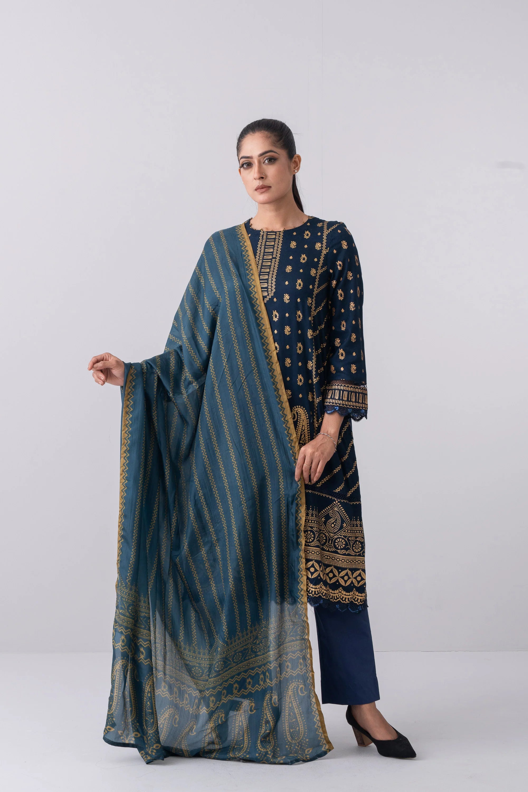 Relaxed Fit Digital Printed Two-Piece Lawn Kameez Suit