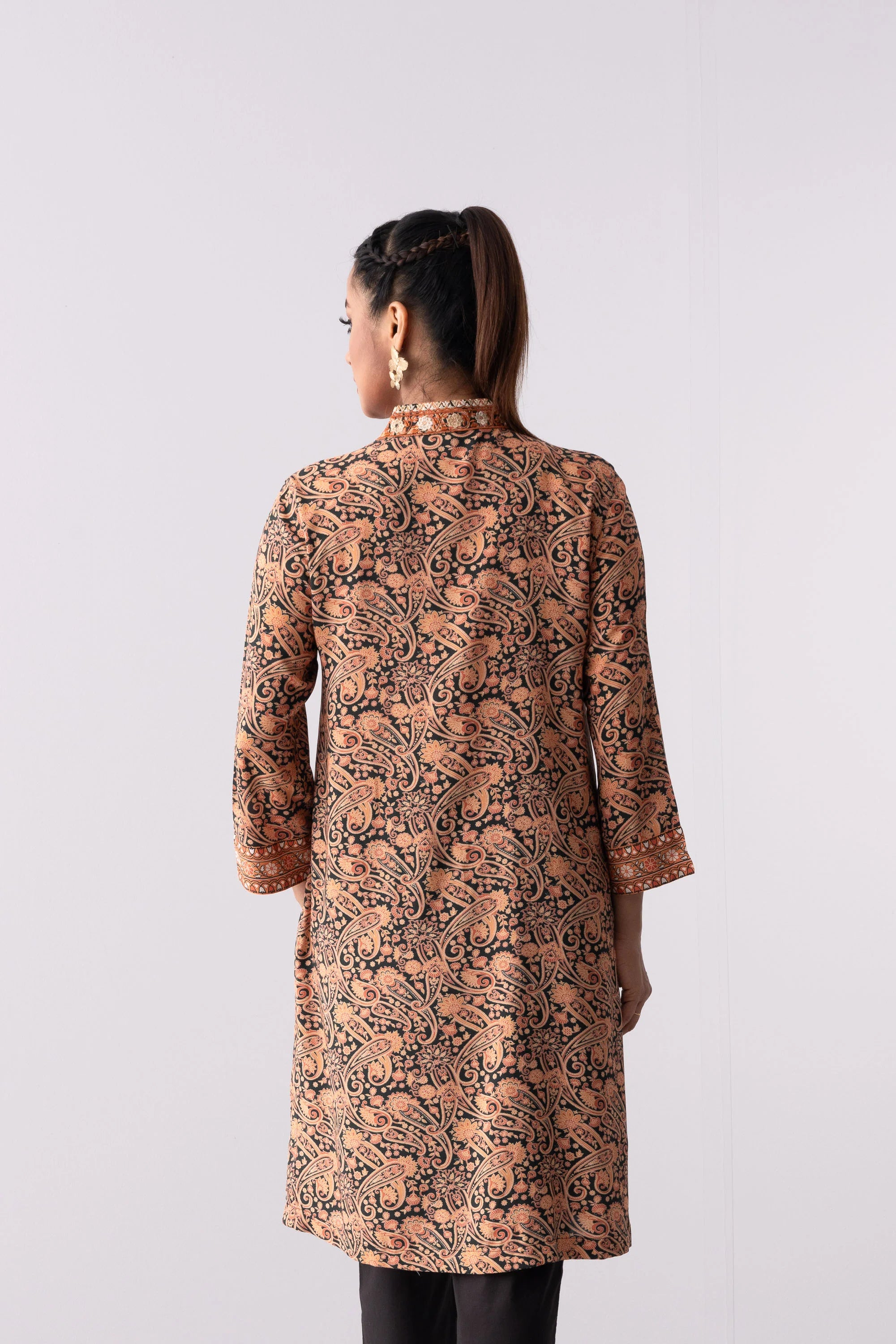 Mid-Length Embroidered Relaxed Fit Ethnic Kurta